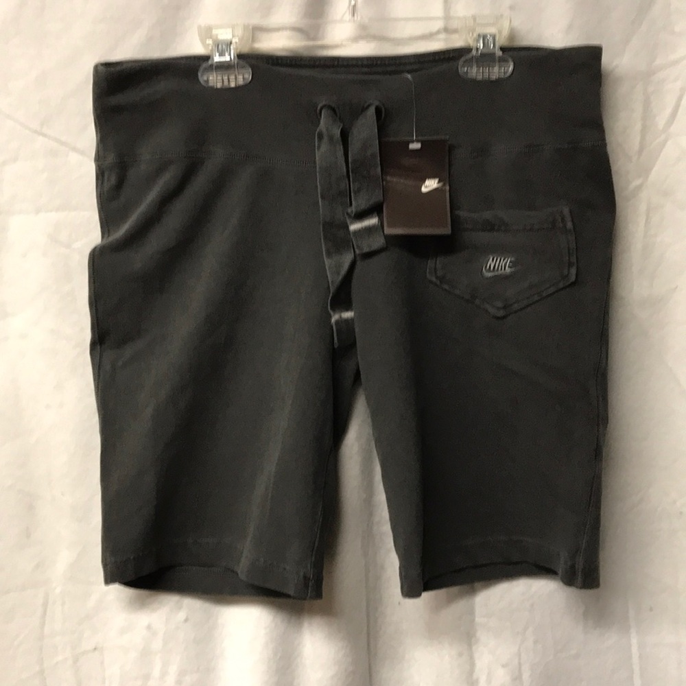 Nike low rise casual shorts Sz S (4-6) New!